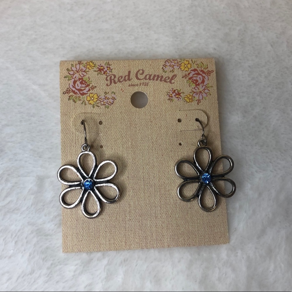NWT Silver flower Earrings